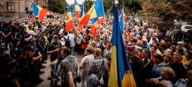 Protestul Partidului „ȘOR” s-a mutat de la Președinție, la CNA! Oamenii cer eliberarea reprezentanților formațiunii, reținuți în această dimineață